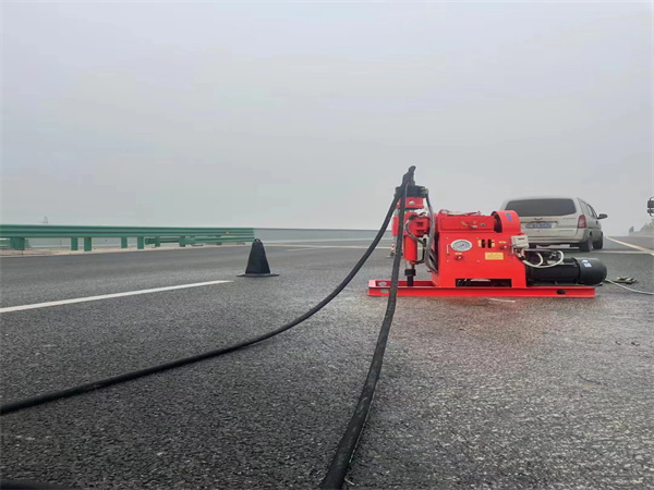 天安乡马路路基路面开裂下沉注浆加固灌浆